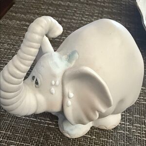 Precious Moments Showers of Blessings 1987 #105945 Showering Elephant Figurine